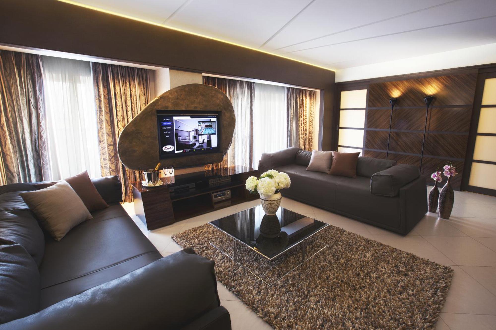 טרוסקבץ Mirotel Resort And Spa מראה חיצוני תמונה A living room in a suite at the hotel