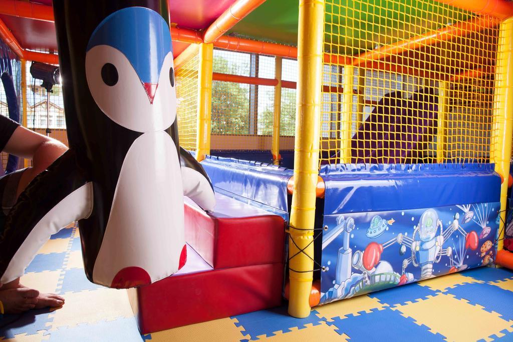 טרוסקבץ Mirotel Resort And Spa מראה חיצוני תמונה The Penguin Playland