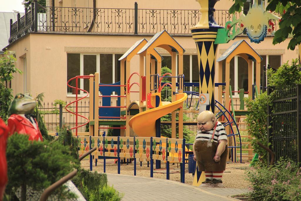 טרוסקבץ Mirotel Resort And Spa מראה חיצוני תמונה Playground in Prague